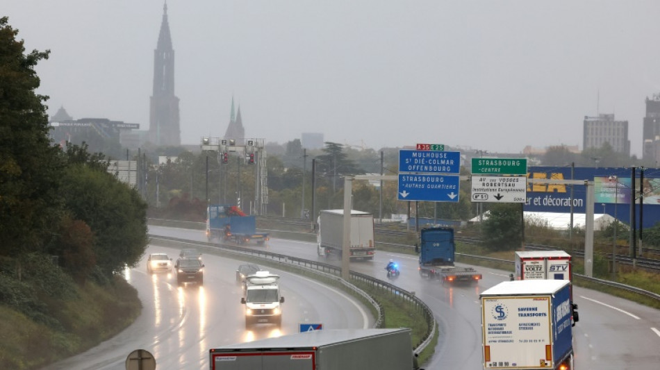 Alsace: opération escargot contre un projet de taxe poids lourds