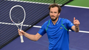 Indian Wells: Medvedev, plus fort que la douleur, file en quarts aux dépens de Zverev