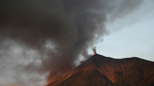 Cierran principal aeropuerto de Guatemala por erupción de volcán de Fuego