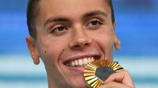 Prodígios da natação, Popovici e McIntosh conquistam seus primeiros ouros olímpicos