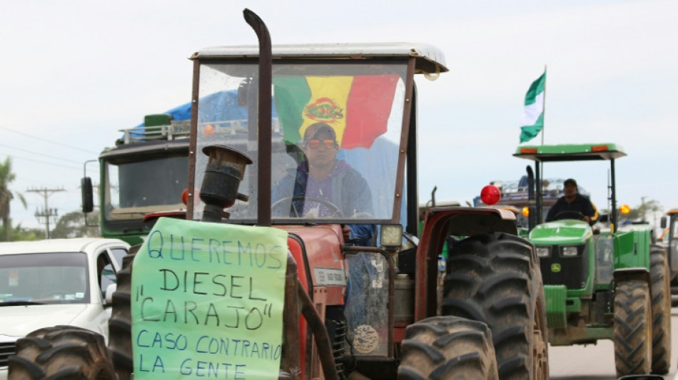 Agricultores en Bolivia protestan en tractores contra las restricciones a la venta de diésel