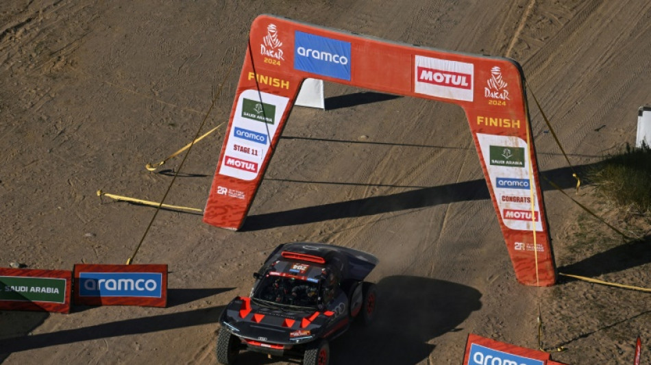 Sainz acaricia su cuarto Dakar tras la 11ª etapa, ganada por Chicherit