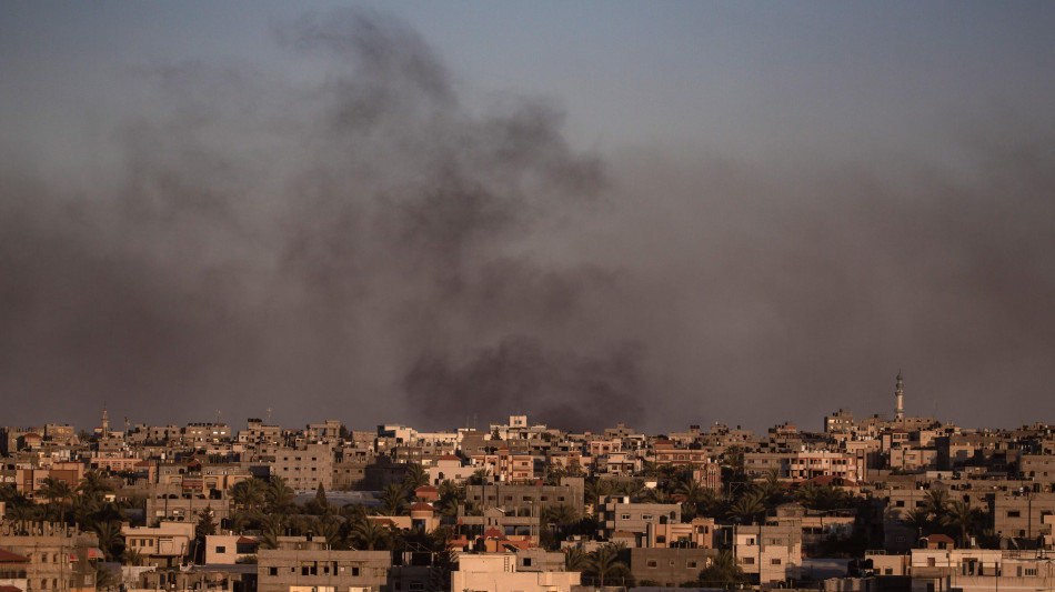 Hamas, oltre 30 morti in raid su campo profughi a Rafah