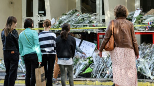 Attentat d'Arras: hommages à Dominique Bernard, le gouvernement affiche sa "fermeté"