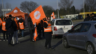 Demonstranten blockieren alle Raffinerien in Frankreich