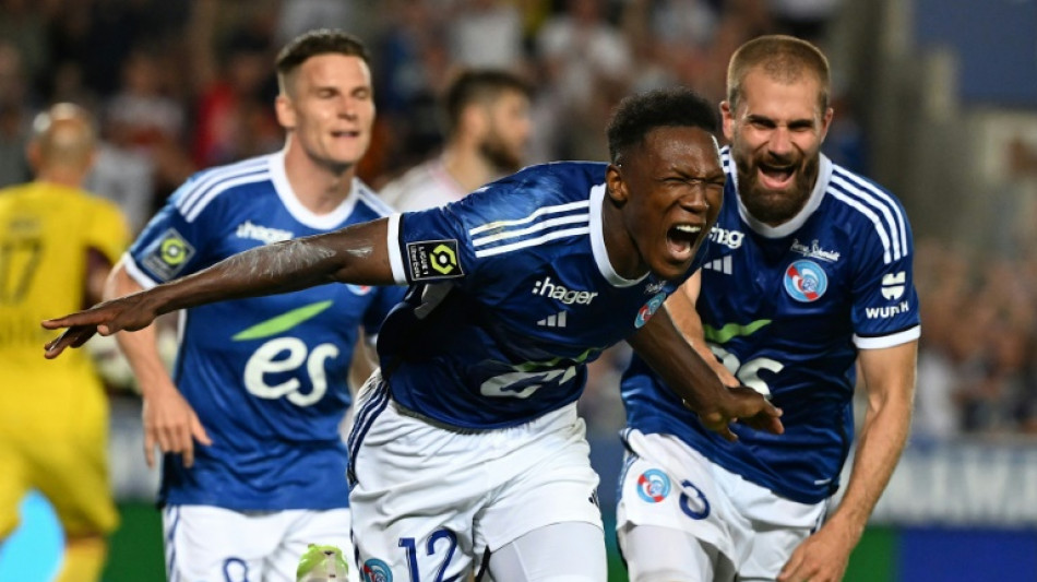 Ligue 1: battu d'entrée à Strasbourg, Lyon tremble déjà