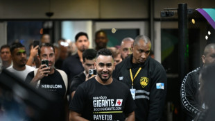 Ambiance de carnaval pour l'arrivée de Payet à Rio