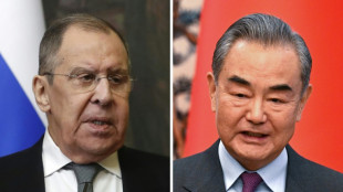 China promete a Lavrov fortalecer a cooperação com a Rússia