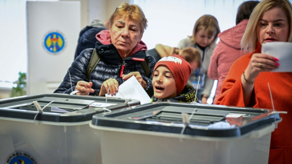 Moldovans vote 'no' in referendum on joining EU: partial results