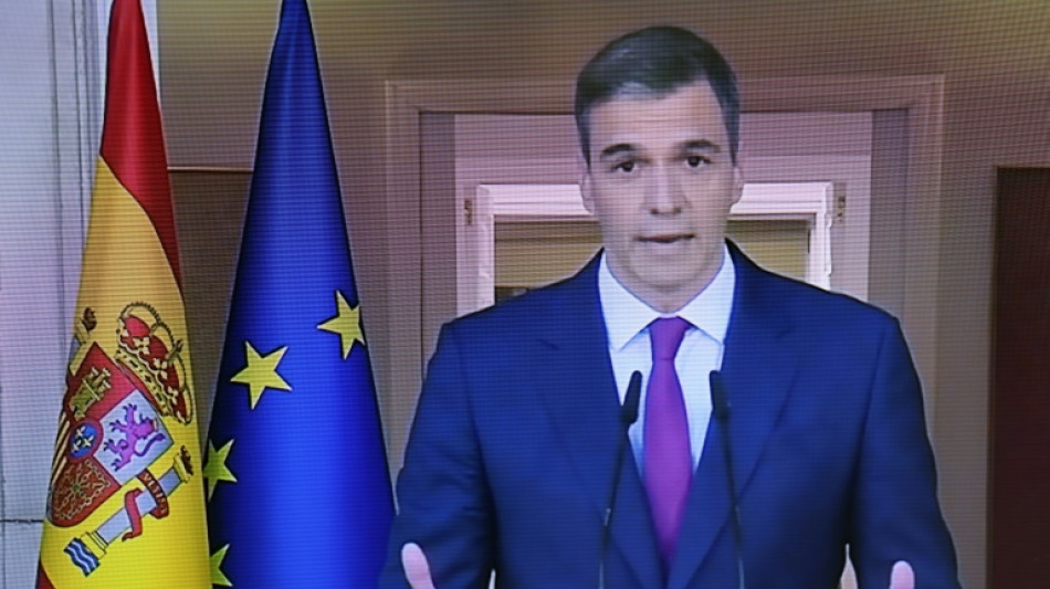 Pedro Sánchez volta ao trabalho após ameaça de renúncia