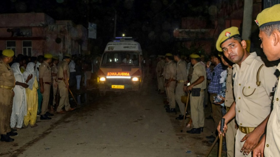 Tumulto em cerimônia religiosa na Índia deixa mais de 110 mortos