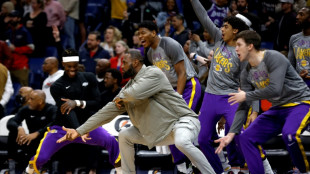 NBA: James (Lakers) "travaille sans relâche" pour revenir sur les parquets