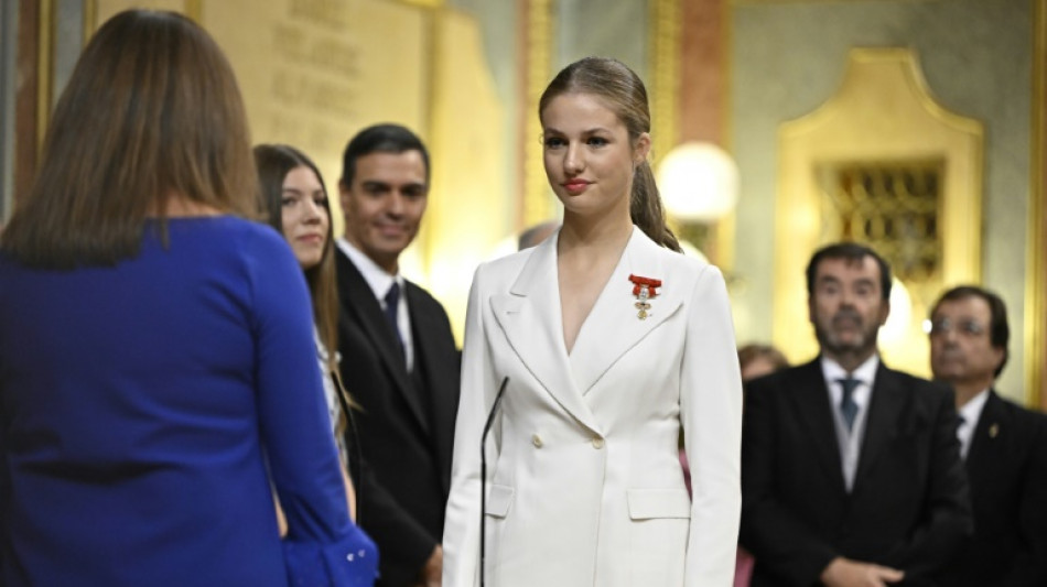 Princesa Leonor, herdeira do trono espanhol, jura lealdade à Constituição