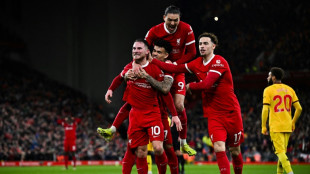 Angleterre: Liverpool s'en sort, Chelsea crucifie Manchester United