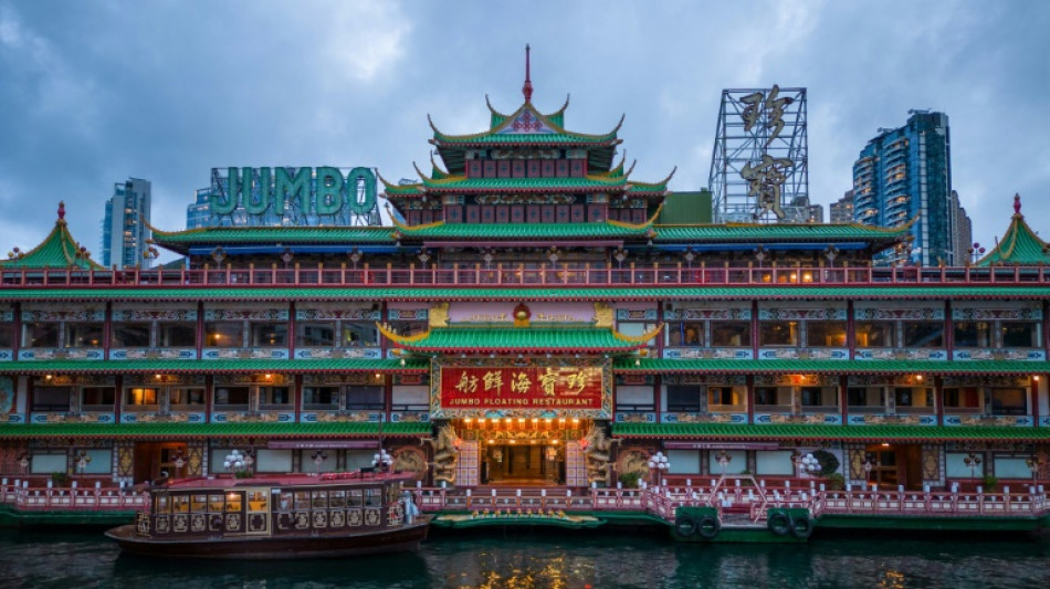 Crece el misterio en torno al restaurante flotante de Hong Kong