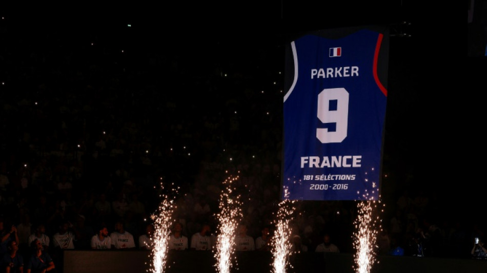 Basket: "Beaucoup d'émotion et beaucoup d'amour" pour Tony Parker