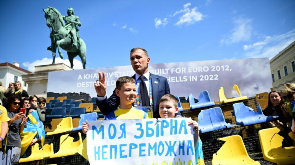 Parte da arquibancada do estádio destruído de Kharkiv é exposta em Munique