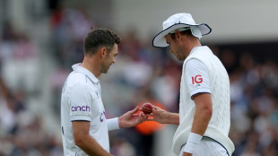 Broad hails 'bowling addict' Anderson ahead of final Test
