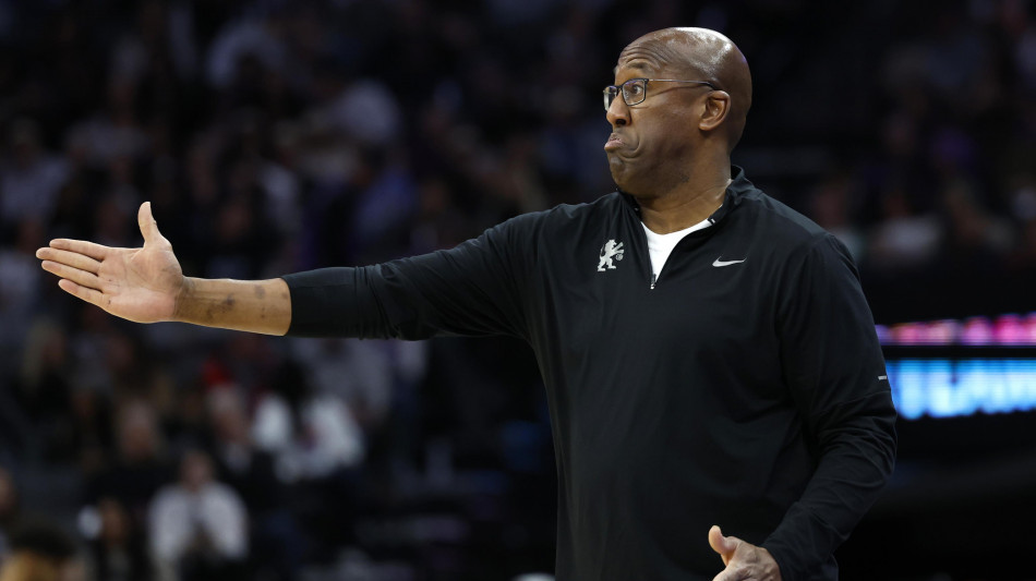 Basket: Nba, i Sacramento Kings licenziano coach Brown