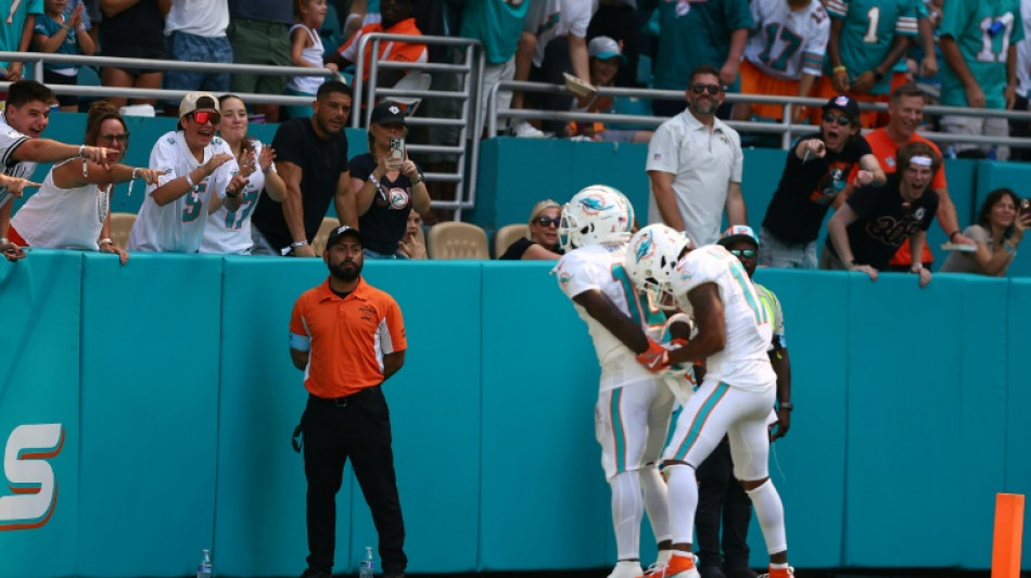 Hill sparks Dolphins comeback, Cowboys rout Browns in NFL