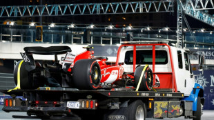 F1: une première journée dominée par Ferrari à Las Vegas mais perturbée par... une plaque d'égout