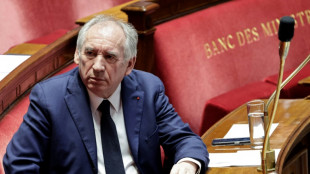 Les ministres prennent leur fonction, le PS hausse le ton