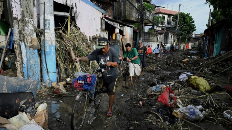 Aux Philippines, le bilan de la tempête atteint 98 morts