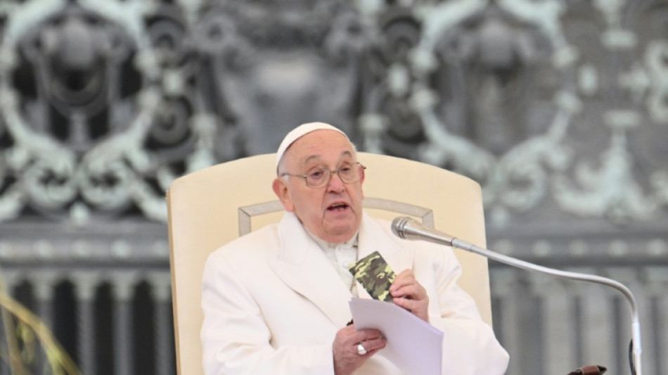 Papa Francisco presta homenagem a soldado ucraniano morto na frente de batalha