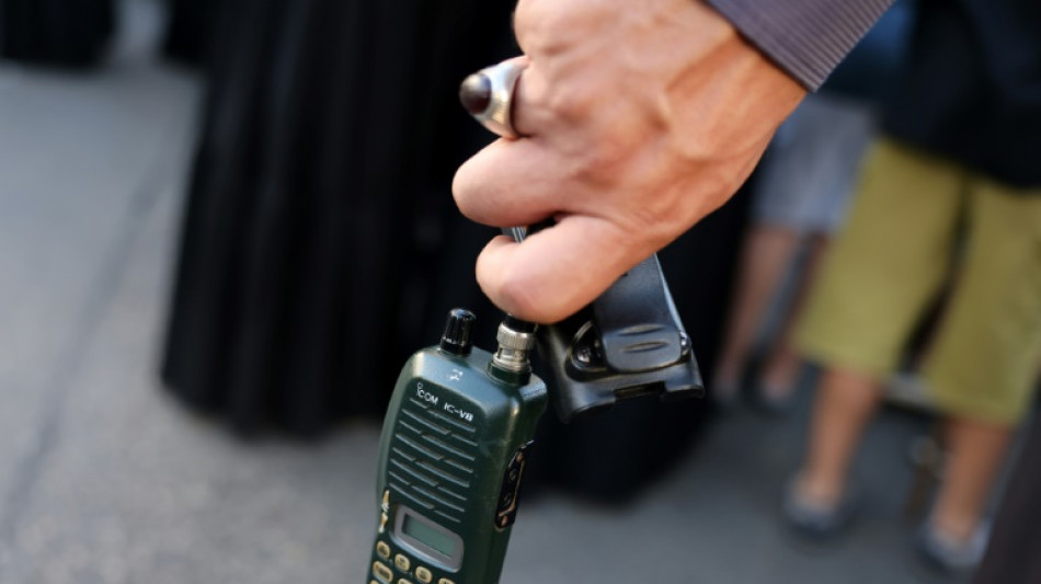 Irán prohíbe bíperes y walkie-talkies en los vuelos tras las explosiones en Líbano