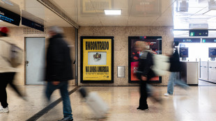 La metropolitana di Lisbona fa arte con gli oggetti smarriti