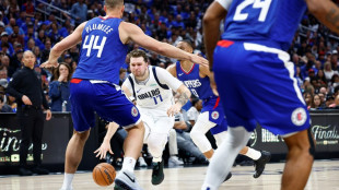 Clippers derriban a Mavericks y Lillard acude al rescate de Bucks