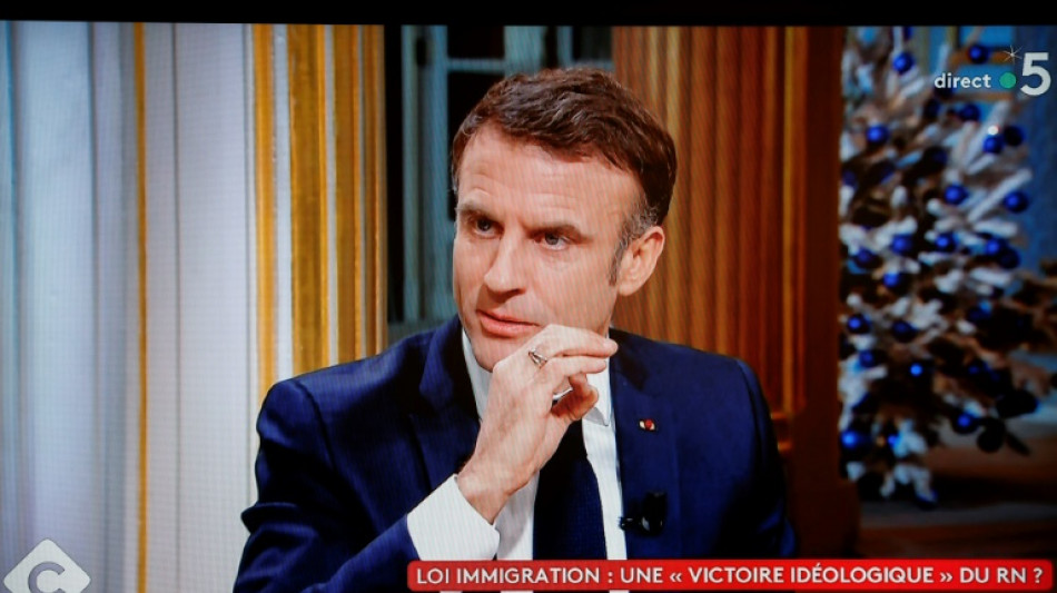 Immigration: face aux critiques et aux divisions de son camp, Macron défend "un bouclier qui nous manquait"